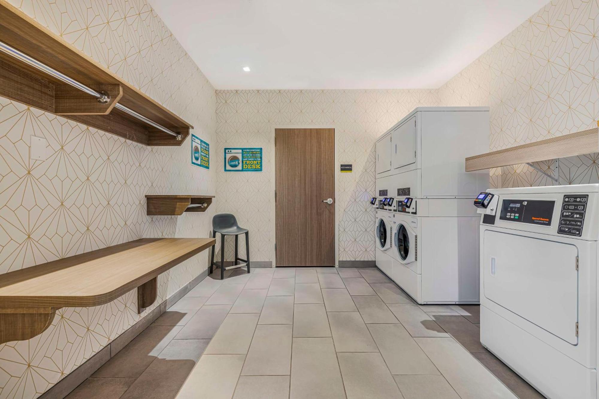 Home2 Suites By Hilton Colorado Springs Airport Exteriör bild