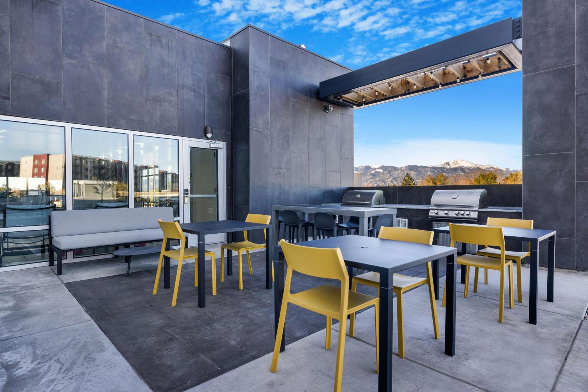 Home2 Suites By Hilton Colorado Springs Airport Exteriör bild